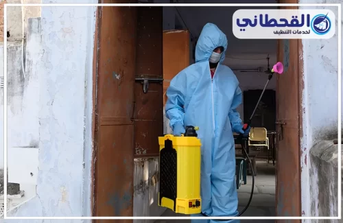 شركة إبادة الدفان بالرياض 0548145142 القحطاني فني شركتنا وهو يقوم برش دفان بدقة وبتركيز عالي لضمان أعلى جودة للخدمة