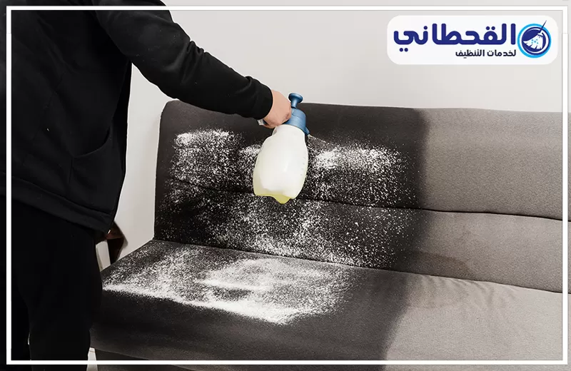 غسيل كنب بالظهران 0548145142 القحطاني متخصص يقوم بعملية غسيل كنب بالظهران من شركة القحطاني، مستخدماً مواد تنظيف فعالة لإزالة البقع.