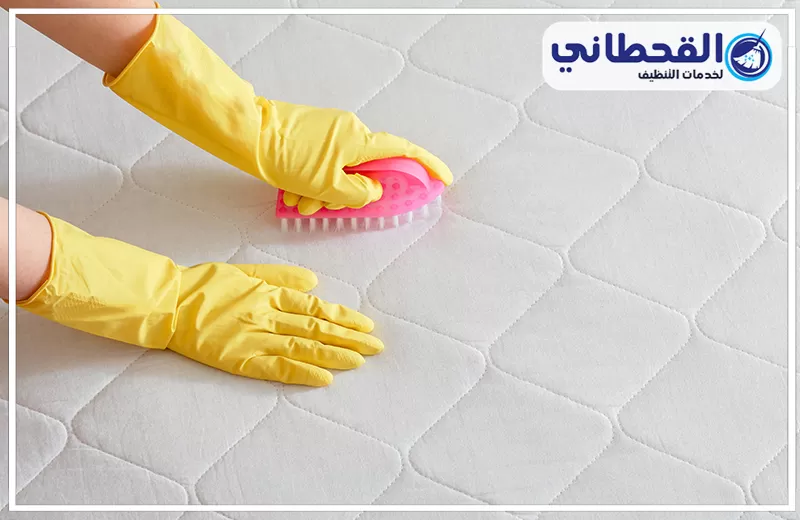 تنظيف مرتبة السرير بالبخار بصفوى 0548145142 القحطاني صورة لعملية تنظيف مرتبة السرير بالبخار بصفوى بواسطة ماكينة بخار من شركة القحطاني للتنظيف.