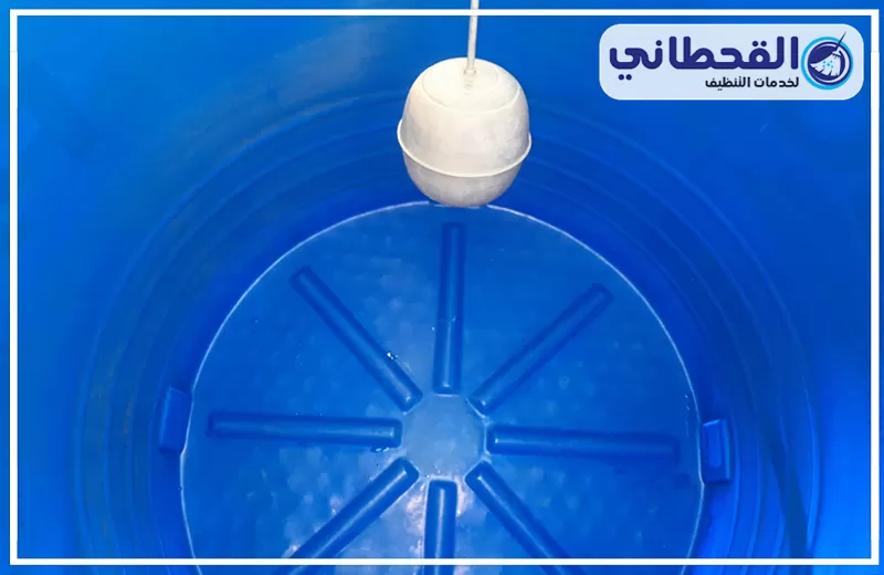 شركة القحطاني لتنظيف خزانات بالقطيف اتصل الآن 0548145142 فني من شركة القحطاني ينظف خزان مياه منزلي بالقطيف لإزالة الرواسب وتعقيمه بطريقة آمنة ومنظمة