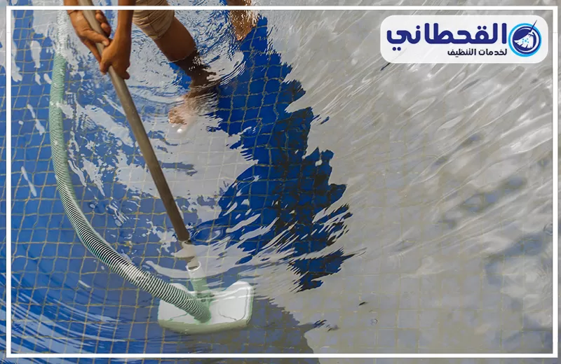 غسيل مسابح براس تنورة 0548145142 القحطاني غسيل مسابح براس تنورة باستخدام مكنسة شفط الأتربة والشوائب من قاع المسبح لتنقيته.