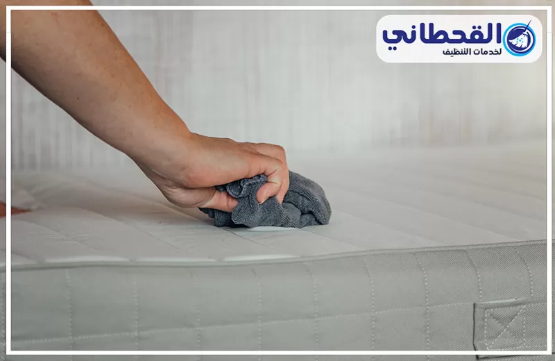 طريقة تنظيف البقع من المراتب بعنك 0548145142 القحطاني طريقة تنظيف البقع من المراتب بعنك باستخدام قطعة قماش مبللة لإزالة الأوساخ يدويًا.